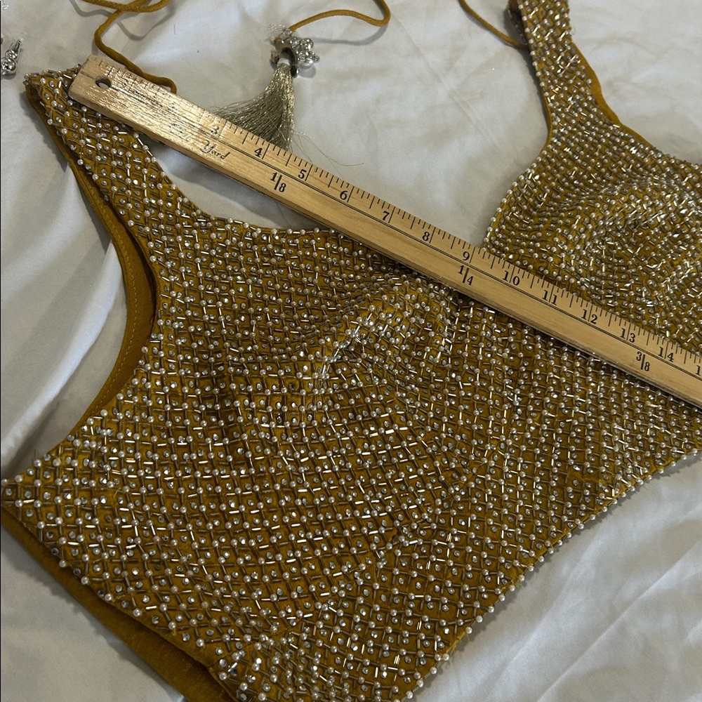 Lehenga charnyia choli yellow indian wedding wear gold. Net Duppatta
Pearls S. L - Picture 11 of 17